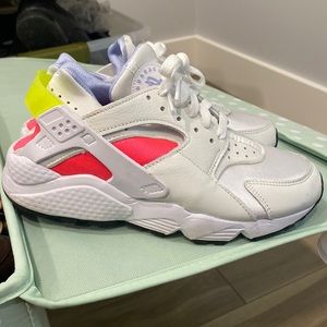 Nike huaraches worn few times